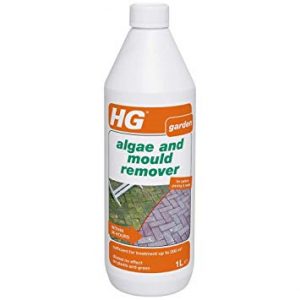 HG algae and mould remover removes the well-known grey-green veil, also known as algae build-up. This algae remover removes algae build-up from patios, paths, walls, roofs, sleepers, terra cotta pots, gravestones, etc. Removing mould and algae has never been easier!